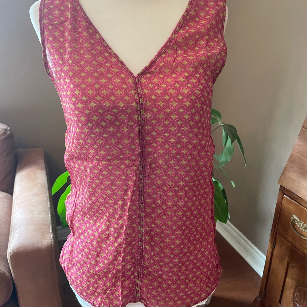 Nile Elegant Pink Geometric Sleeveless Blouse
